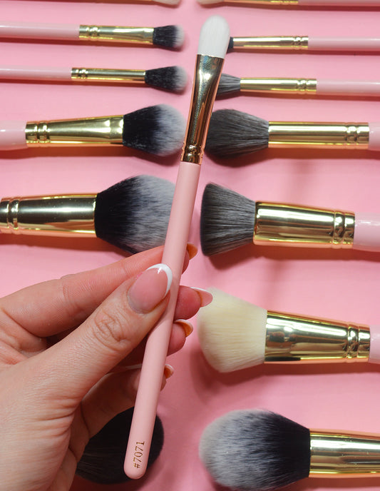 #7071 Flat Brush